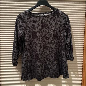 Woman’s Croft and Barrow long sleeve sweater